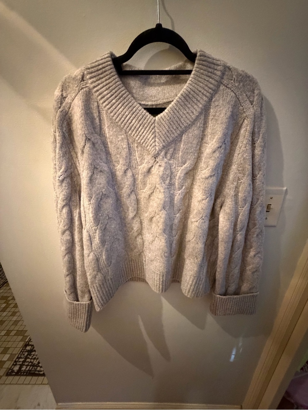 Abercrombie & Fitch Light Cream Cable V-Neck Sweater